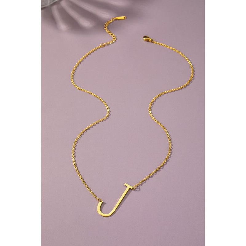 Initial pendant necklace