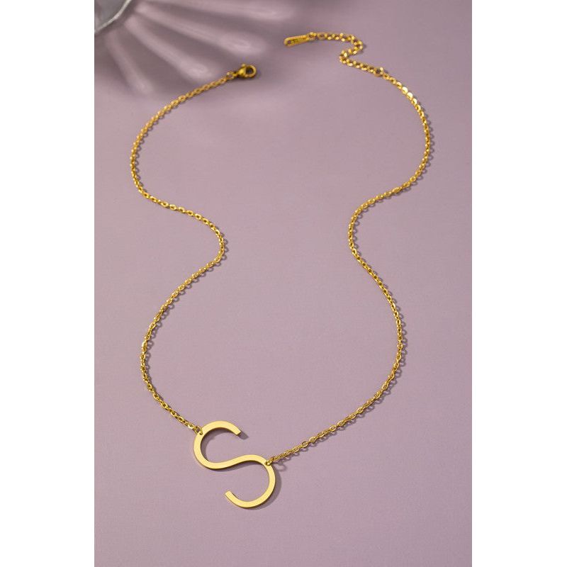 Initial pendant necklace