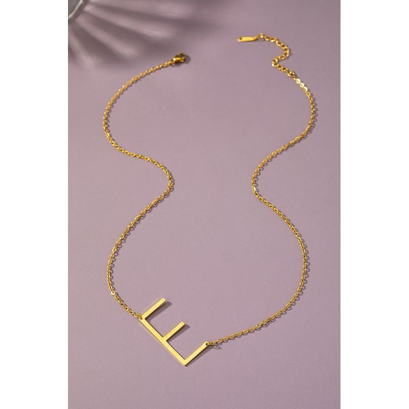 Initial pendant necklace